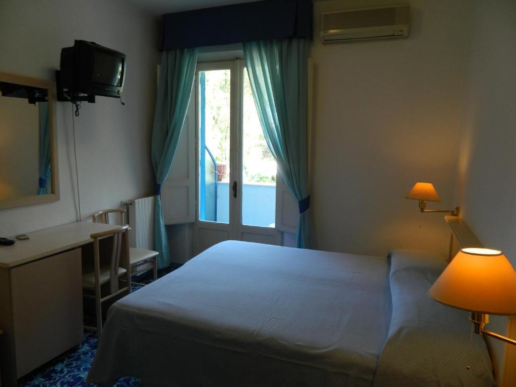 Hotel Villa Hermosa Искья Экстерьер фото